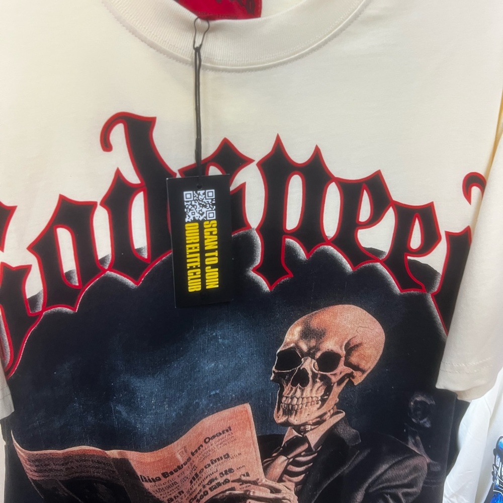 White and Red Skull Graphic Short Sleeve Tee